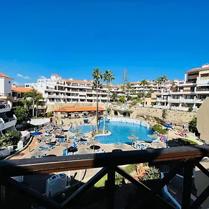 https://apartamento-brisas-del-mar.adeje-hotels.com